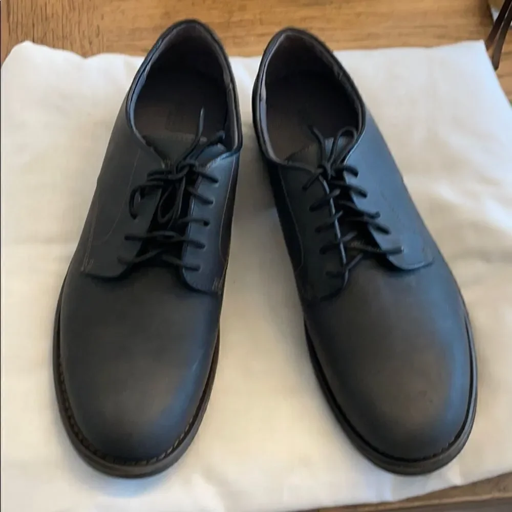 EASTLAND BLACK OILED LEATHER OXFORDS.  NEW